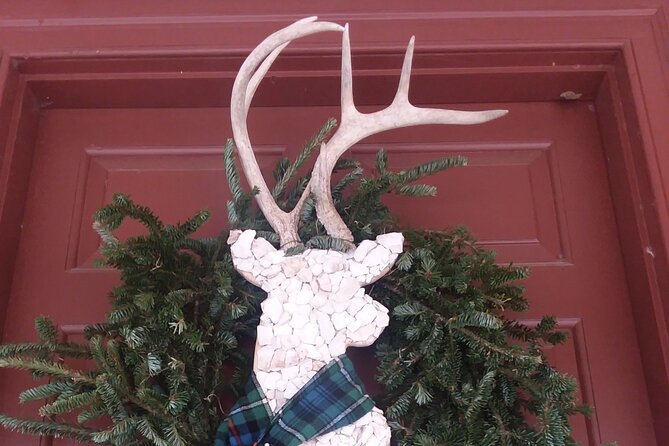 1 Hour Christmastide Walking Tour in Virginia Past and Present - The Roscow Cole House offers a photo stop