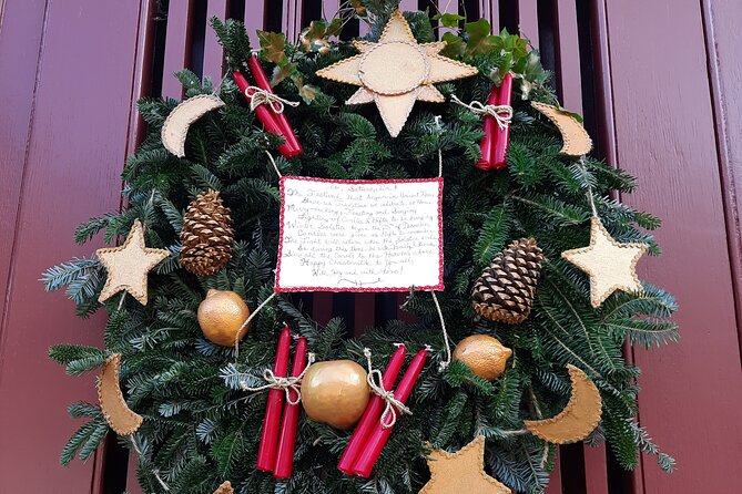1 Hour Christmastide Walking Tour in Virginia Past and Present - Duke of Gloucester Street is the main walking stage