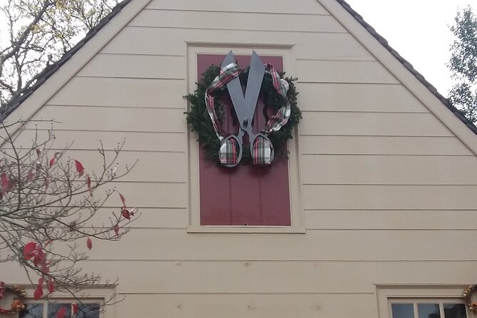 1 Hour Christmastide Walking Tour in Virginia Past and Present - Raleigh Tavern Bakery gives the walk a gentle finish