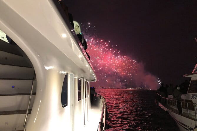 2025 Chinese New Year Fireworks Open Bar Yacht Dinner Cruise HK - Three hours of harbour views, drinks, and snacks