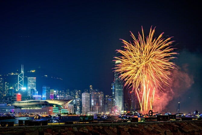2025 Chinese New Year Fireworks Open Bar Yacht Dinner Cruise HK - Countdown effects and possible fireworks