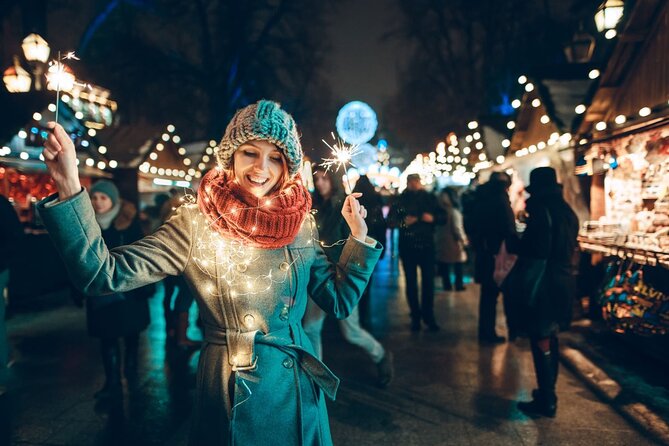 Amsterdam Christmas Walk with hot drink and Dutch treat - The Nine Streets bring shopping and a sweet pause