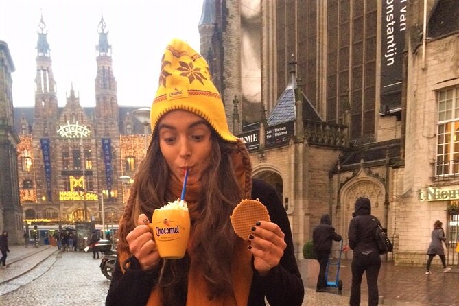 Amsterdam Christmas Walk with hot drink and Dutch treat - The Canal Belt is the visual heart of the walk