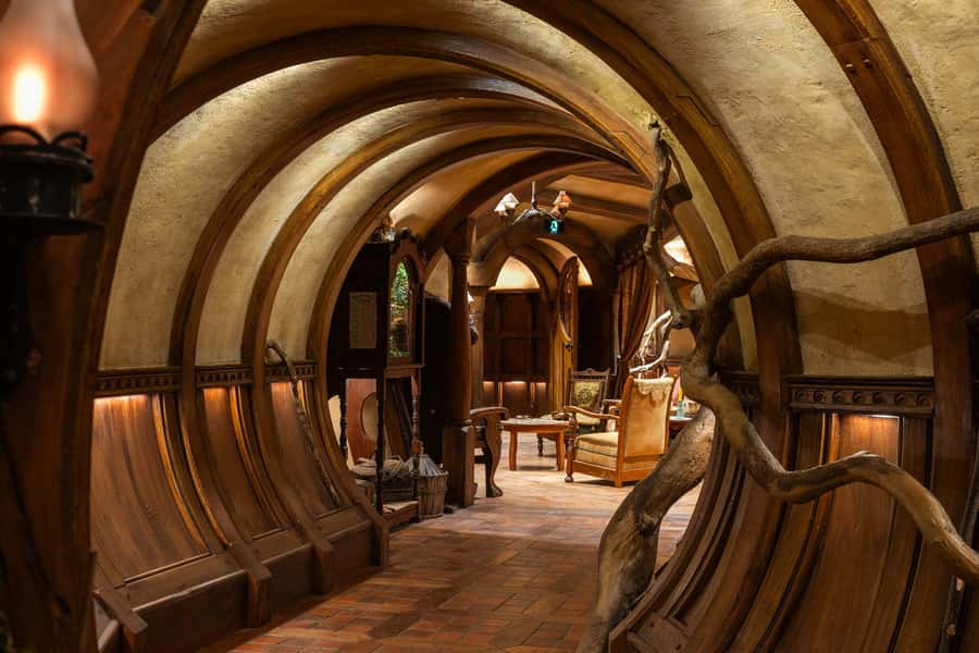 Auckland: Hobbiton Movie Set Day Trip with Festive Lunch - A drink at the Green Dragon Inn