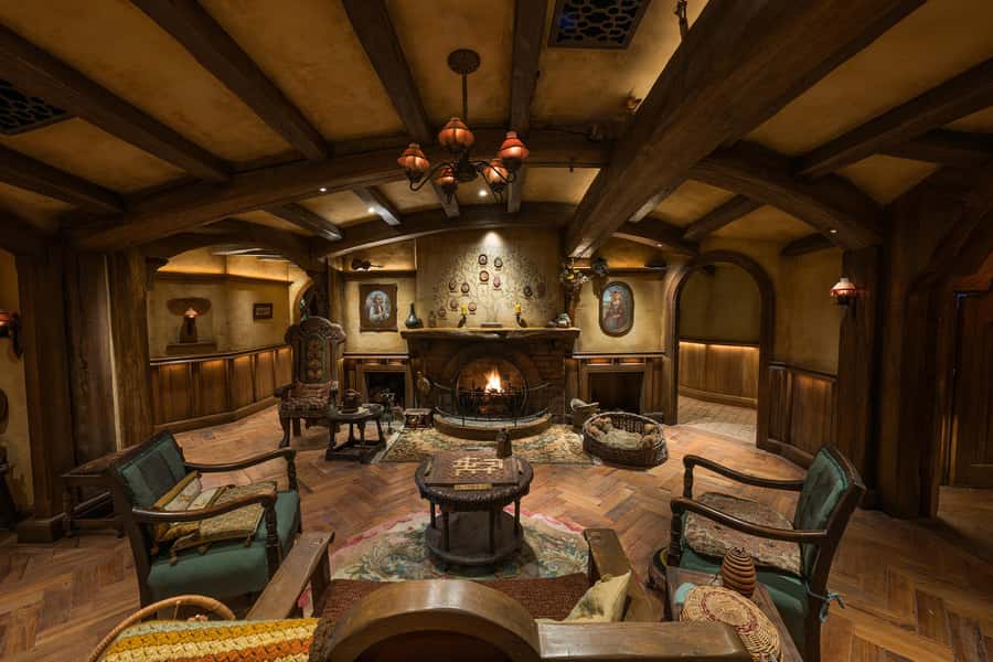Auckland: Hobbiton Movie Set Day Trip with Festive Lunch - How much time do you get for shopping?