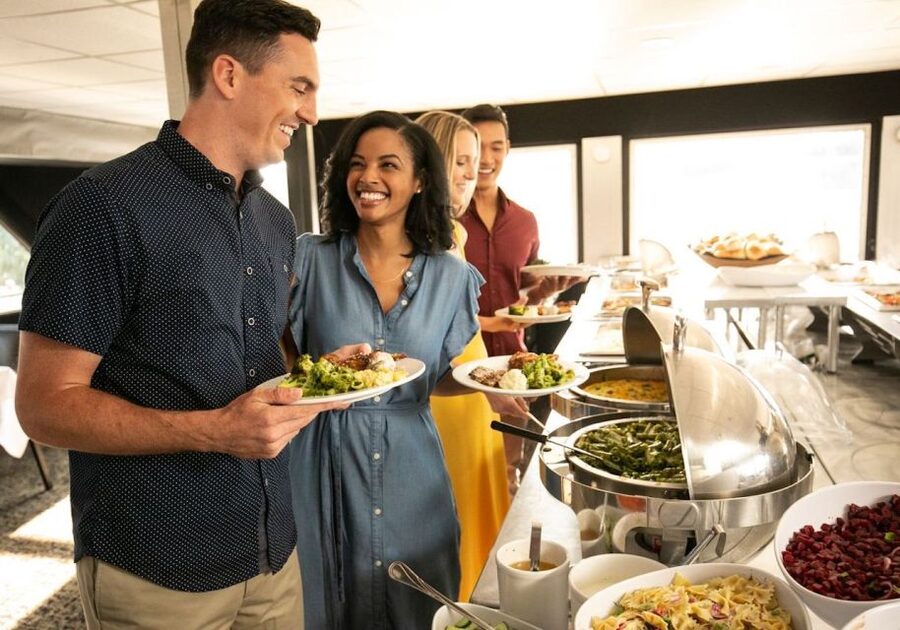 Baltimore: Christmas Day Gourmet Brunch or Dinner Cruise - What the meal experience is like