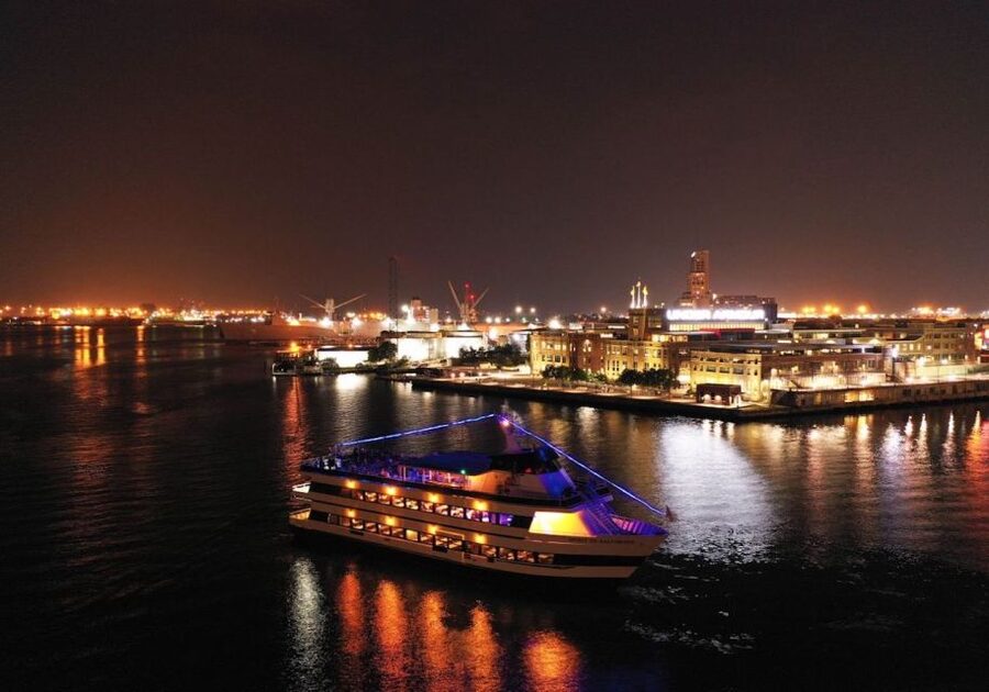Baltimore: Christmas Eve Gourmet Brunch or Dinner Cruise - Choosing brunch or dinner