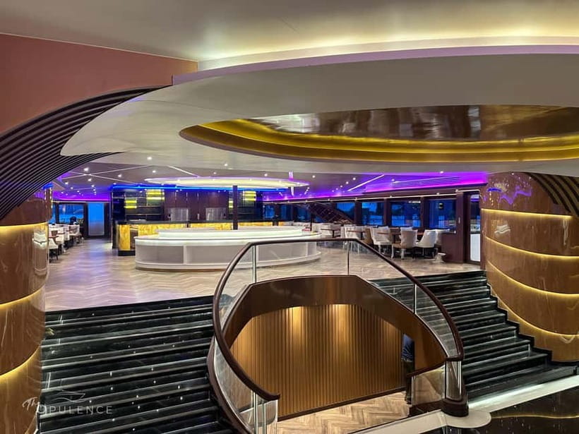 Bangkok: Celebrate New Year Opulence Dinner Cruise - Dinner, buffet choices, and the open bar
