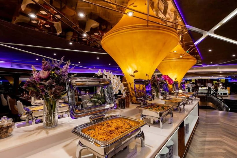 Bangkok: Celebrate New Year Opulence Dinner Cruise - Music, shows, and the party atmosphere