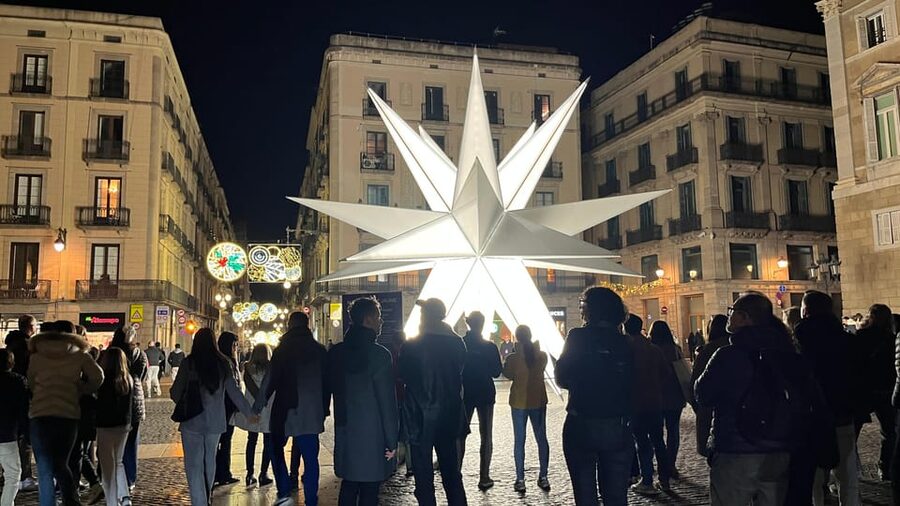 Barcelona: Christmas Lights and Markets Bike Tour - Key points at a glance