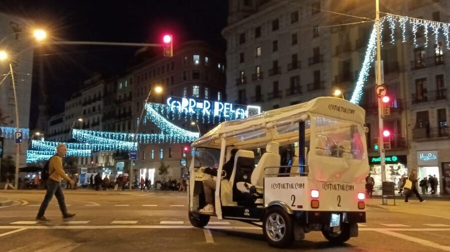 Barcelona: Private Christmas Lights Tour by Eco Tuk Tuk - What this Christmas tuk tuk ride is really like