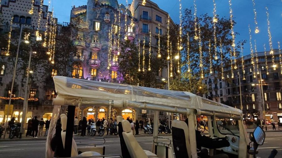 Barcelona: Private Christmas Lights Tour by Eco Tuk Tuk - Starting at Carrer de Casp 13