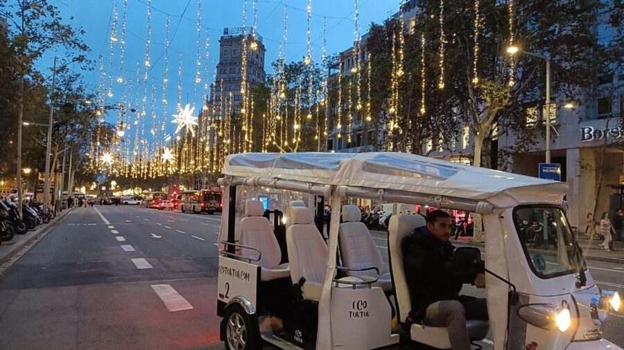Barcelona: Private Christmas Lights Tour by Eco Tuk Tuk - Ronda de Sant Pere and the city center