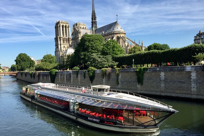 Bateaux Mouches Christmas Special Lunch Cruise in Paris - What the lunch includes