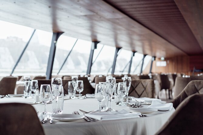 Bateaux Mouches Christmas Special Lunch Cruise in Paris - Who should book this Christmas cruise?