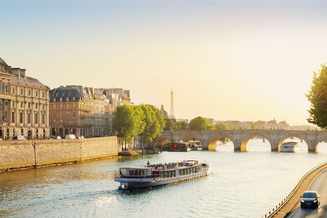 Bateaux Mouches New Year's Eve Special Dinner Cruise in Paris - Key points to know before you book