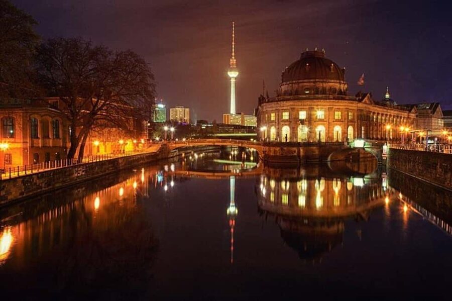Berlin: Winter Spree Cruise with Mulled Wine and Christmas Stollen - Why a winter cruise works in Berlin