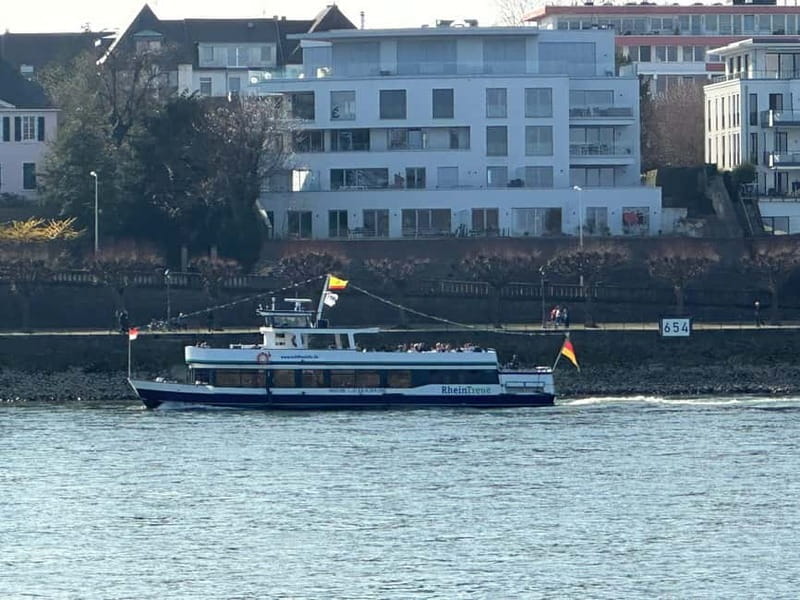 Bonn: Winter tour by boat with mulled wine - Following the Rhine past Oberkassel