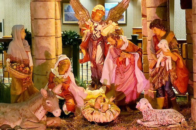 Branson VIP Christmas Light Tour - What the vehicle and guide add