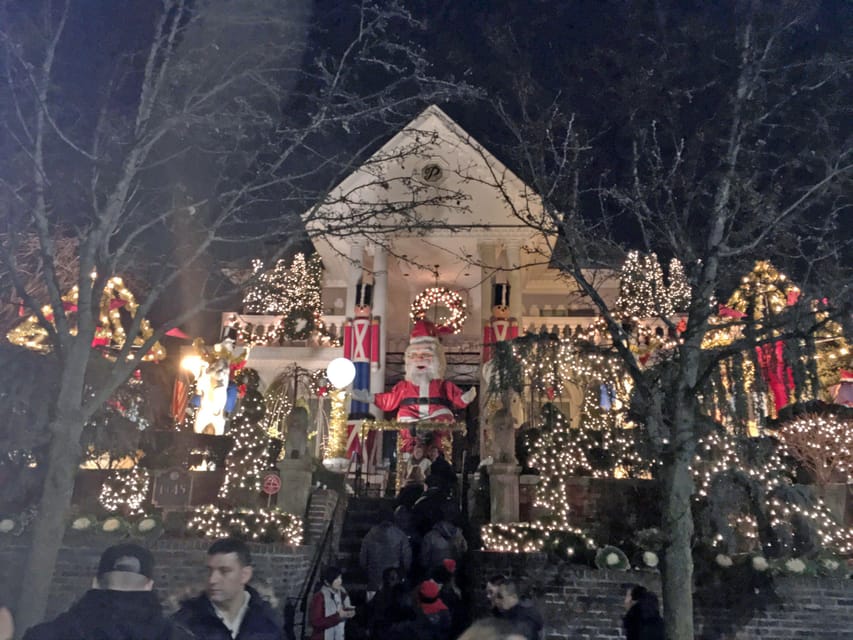 Brooklyn: Dyker Heights Christmas Walking Tour - Meeting at Gigi’s Bakery on 4th Avenue