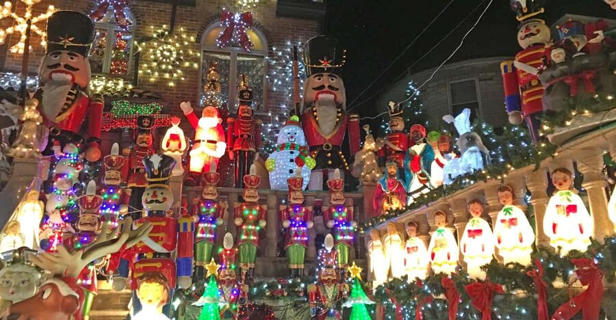 Brooklyn: Dyker Heights Christmas Walking Tour - Seventy-Five Minutes Among the Most Decorated Homes