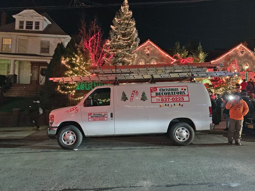Brooklyn: Dyker Heights Christmas Walking Tour - Cold Weather, Crowds, and the Pace You Should Expect