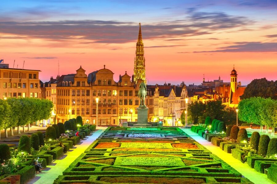 Brussels: Christmas Market Magic Walking Tour with a Local - Language, pace, and weather