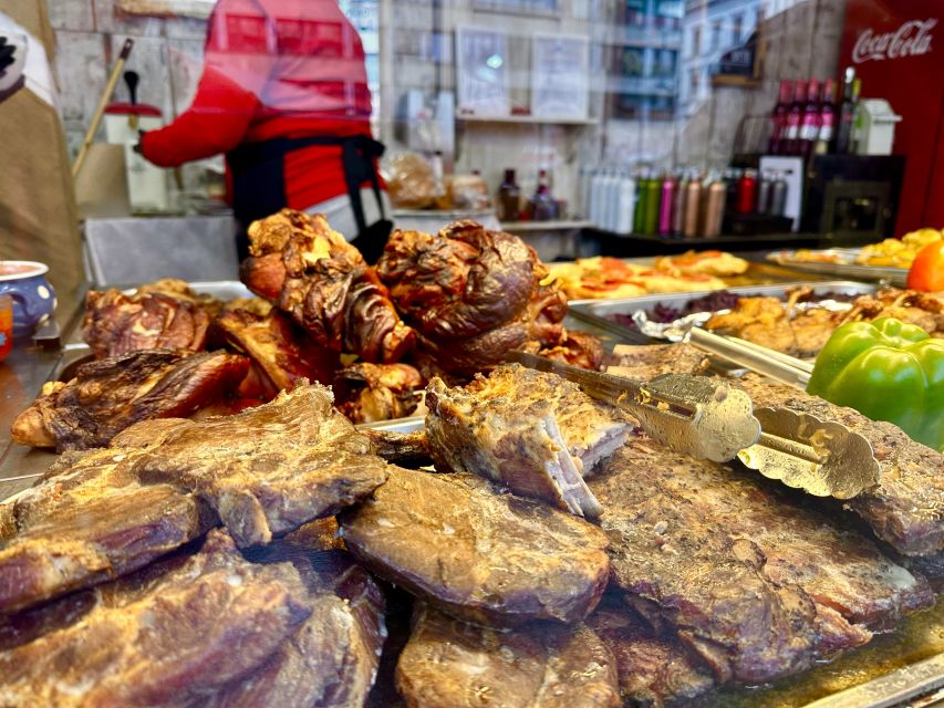 Budapest: Christmas Market Guided Walking Tour with Tastings - The market walk and what you will taste