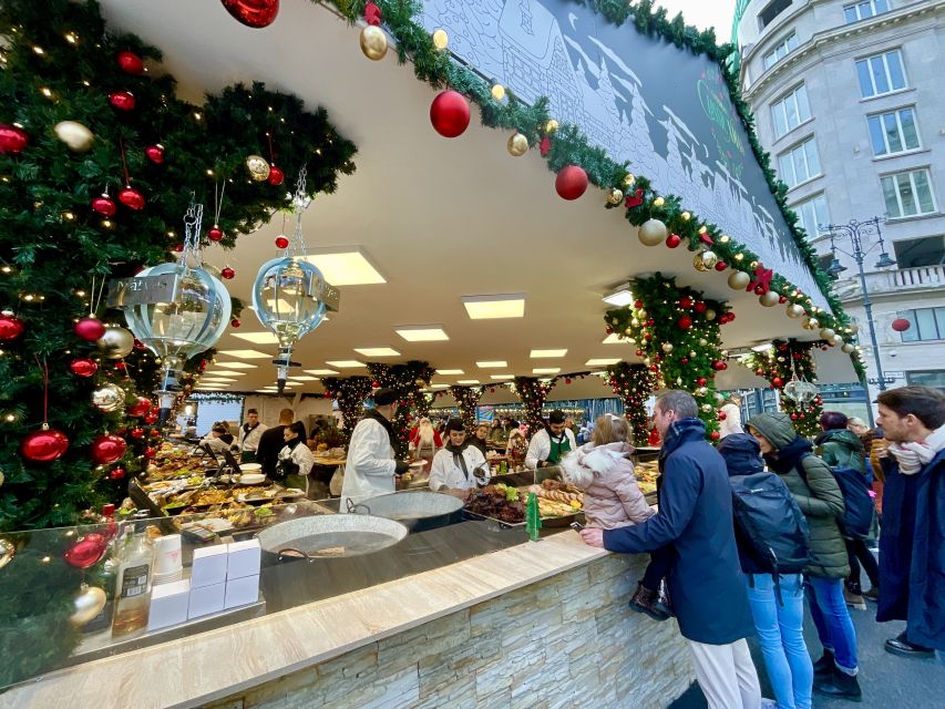 Budapest: Christmas Market Guided Walking Tour with Tastings - What the 2.5-hour pace feels like