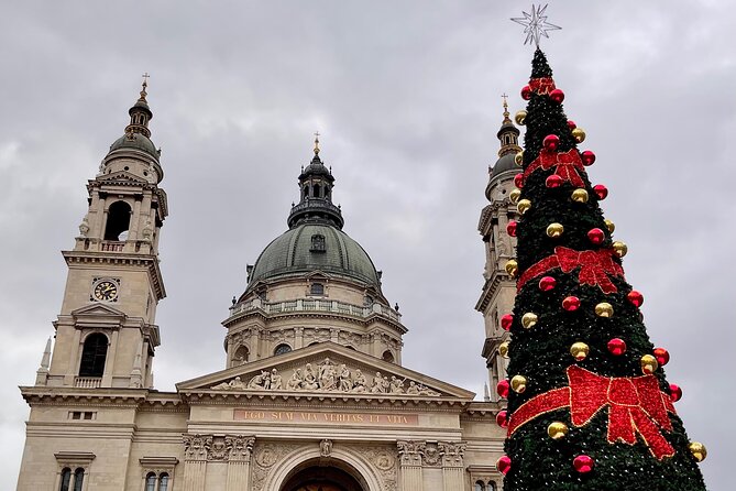 Budapest Wonderland - A Christmas Market Tour with Chimney Cake & Mulled Wine - What the guiding style adds