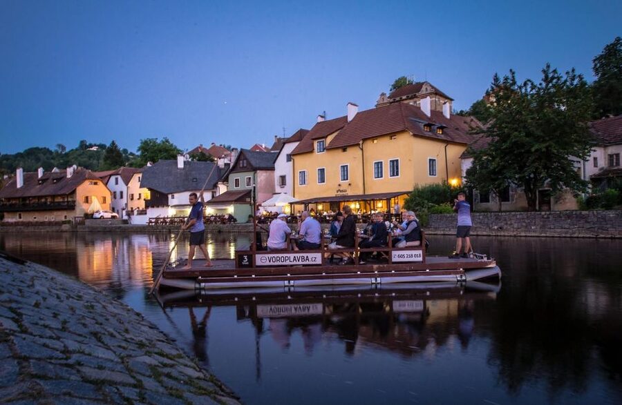 Český Krumlov: Advent Wooden Raft River Cruise - A short cruise with a very particular character