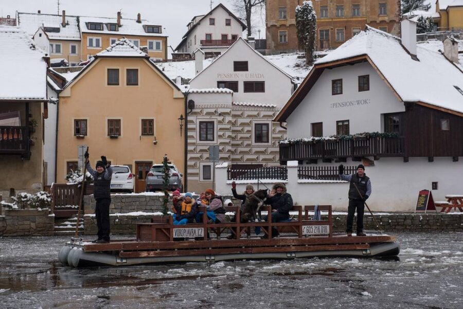 Český Krumlov: Advent Wooden Raft River Cruise - A good companion to a walking day