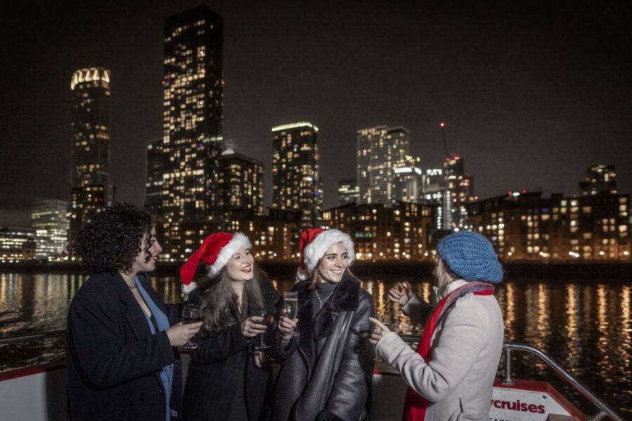 Chicago: Christmas Eve Lake Michigan Gourmet Dinner Cruise - The Christmas Eve Dinner, Course by Course