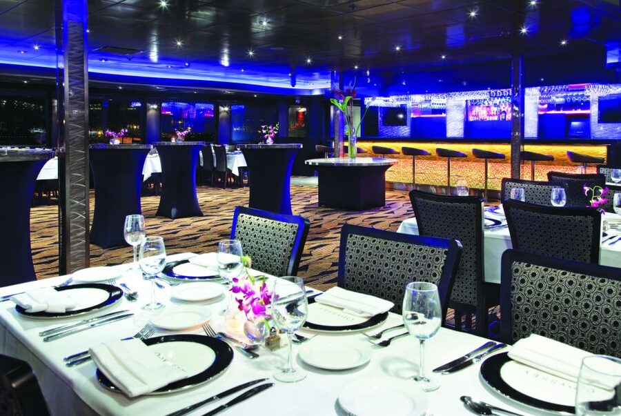 Chicago: Christmas Eve Lake Michigan Gourmet Dinner Cruise - DJ Music Instead of a Quiet Holiday Meal