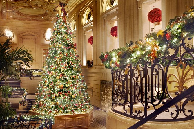 Chicago-Style Holiday Hike: Festive Food and Walking Tour - Chicago-style hot dog and Italian beef