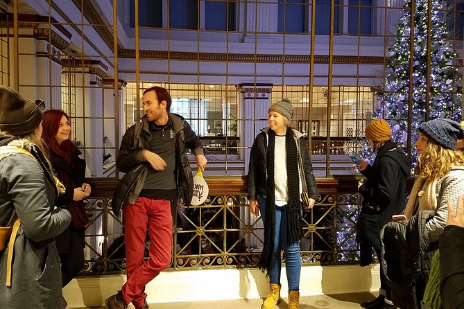 Chicago-Style Holiday Hike: Festive Food and Walking Tour - The optional craft beer upgrade
