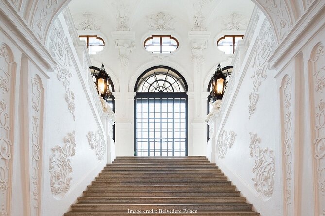 Christmas at Belvedere: 3hr Private Tour of Upper Palace & Market - The private format and what you are paying for