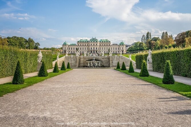 Christmas at Belvedere: 3hr Private Tour of Upper Palace & Market - Who will get the most from this tour