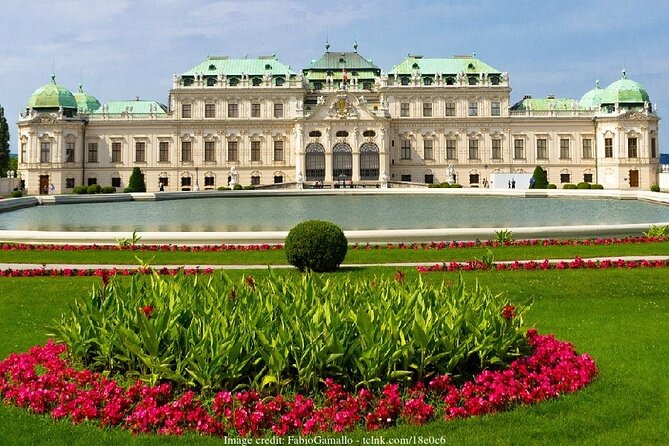 Christmas at Belvedere: 3hr Private Tour of Upper Palace & Market - Should you book Christmas at Belvedere?