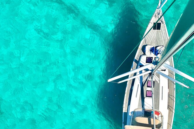 Christmas Cove and Pizza Pi Happy Hour Sail Tour - Swimming in the clear water at Christmas Cove