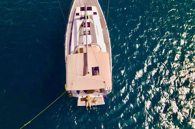 Christmas Cove and Pizza Pi Happy Hour Sail Tour - Pizza Pi, the floating restaurant with a built-in story