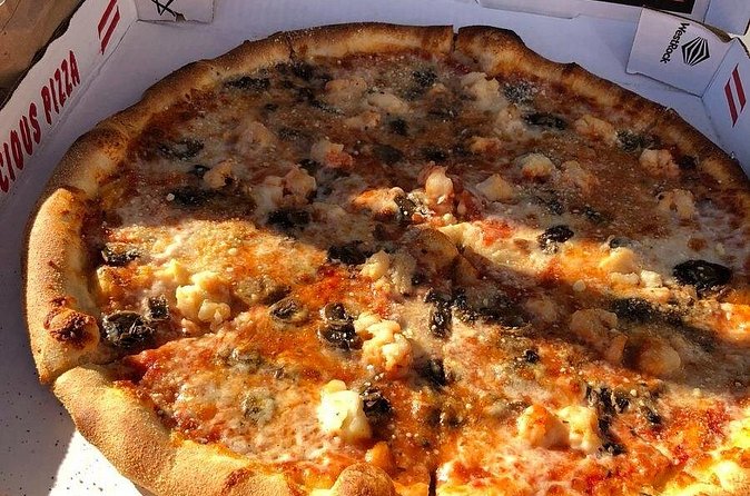 Christmas Cove and Pizza Pi Happy Hour Sail Tour - Drinks, happy hour, and the value of the $185 price