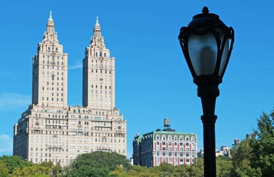 Christmas in Central Park: Horse Carriage Holiday Tour - Cherry Hill Fountain and Strawberry Fields