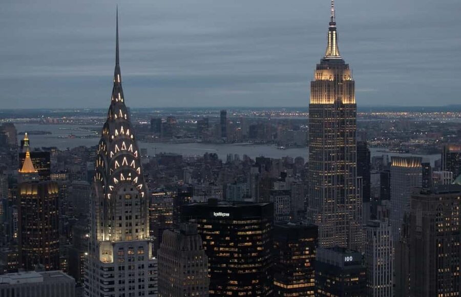 Christmas in New York: Winter Wonderland Experience - Rockefeller Center brings the classic Christmas scene