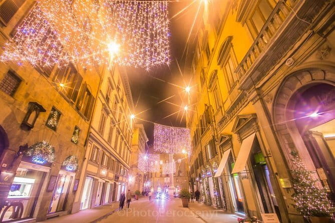 Christmas Lights Private Photo Tour in Florence - Ponte Vecchio: Florence’s famous river crossing