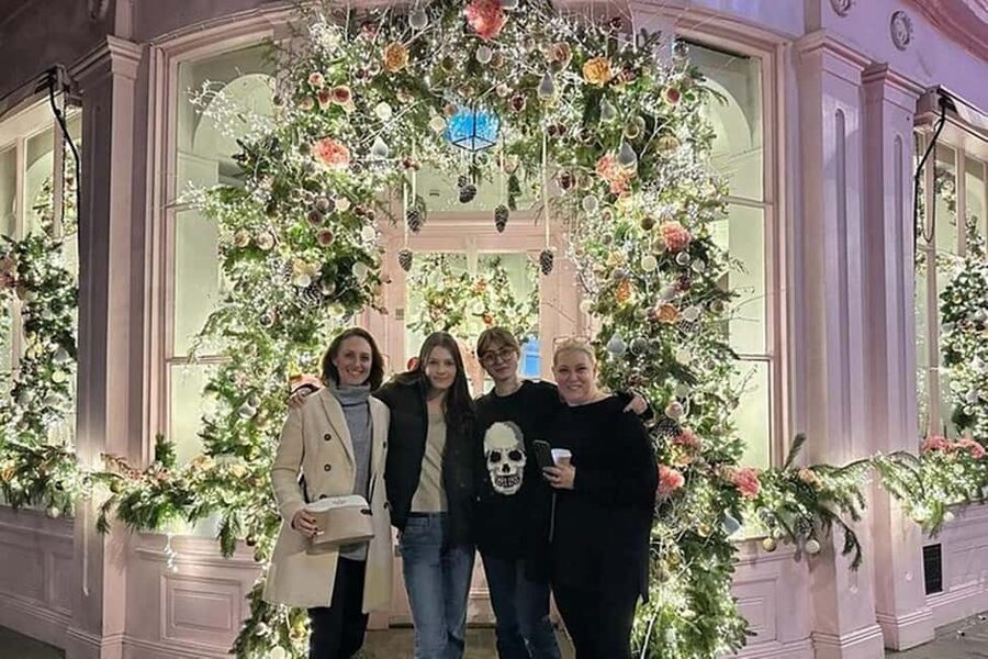 Christmas Lights Taxi Tour with Hotel Pickup - Oxford Street starts the festive circuit
