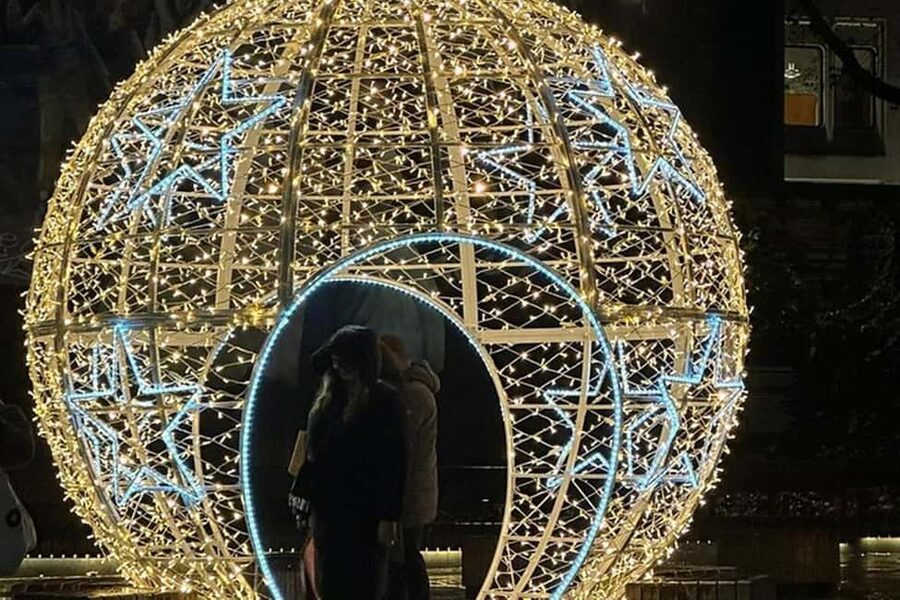 Christmas Lights Taxi Tour with Hotel Pickup - A flexible route is practical in December