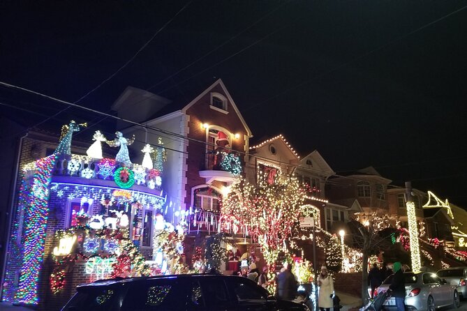 Christmas Lights Tour of Dyker Heights Brooklyn - The DUMBO stop beneath Brooklyn Bridge