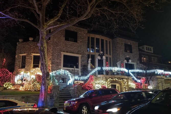 Christmas Lights Tour of Dyker Heights Brooklyn - The guide, languages, and group size