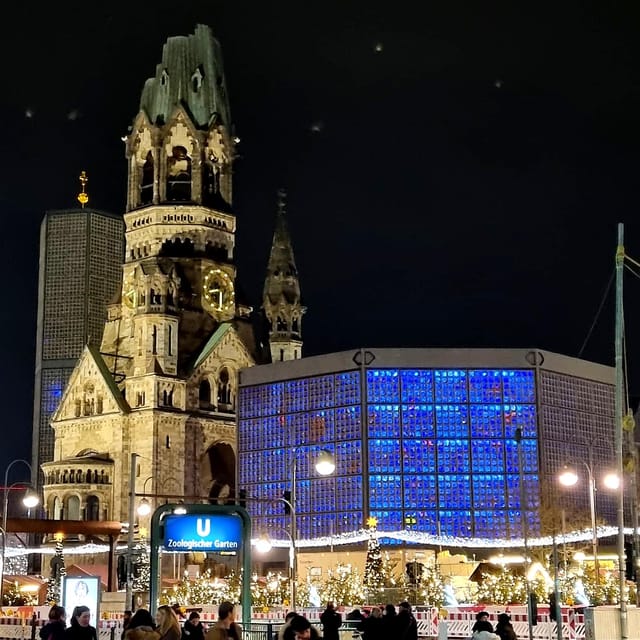 Christmas market lights tour bus through Berlin, free mulled wine (2.5 hours) - Seeing Berlin’s Christmas lights without changing trains